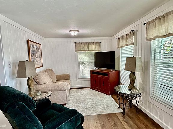 3rd image of 1241 Whiddon Ave