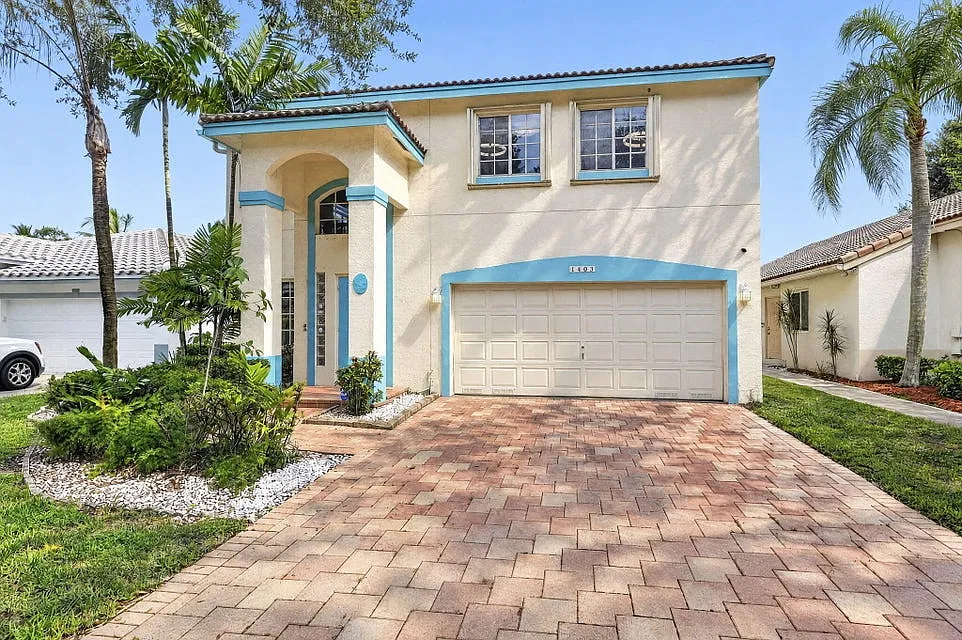 3 bed, 2.5 bath, 2030 sqft, $4,300 — Photo 3