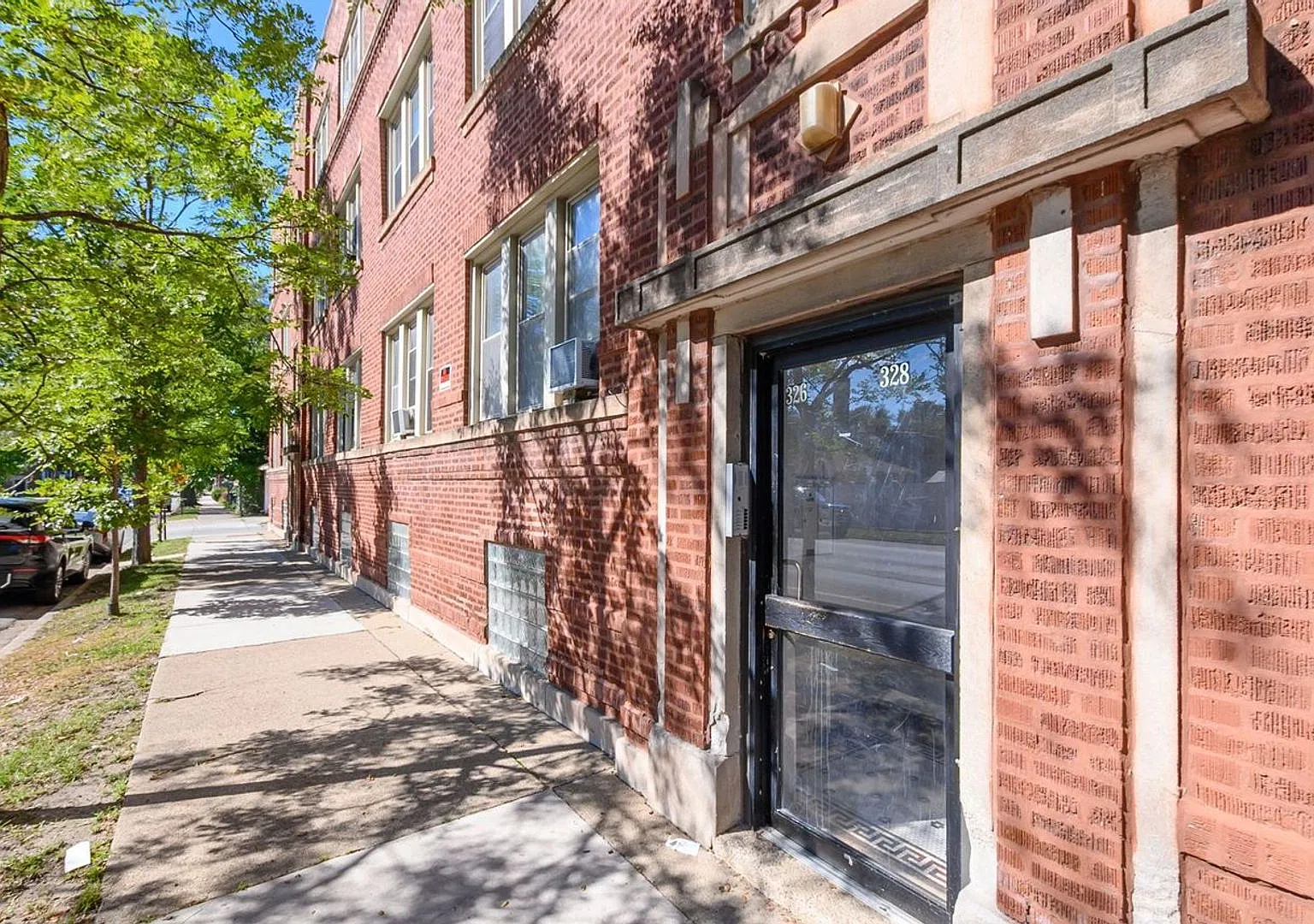 7556-58 S. Calumet Ave. / 320-28 E 76th St. — Photo 1