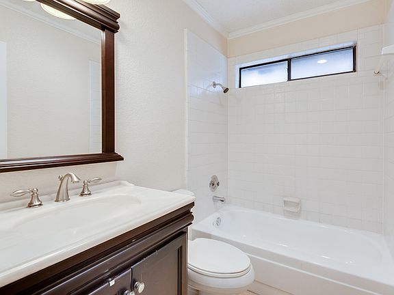 5th image of 3116 Mayfair Dr