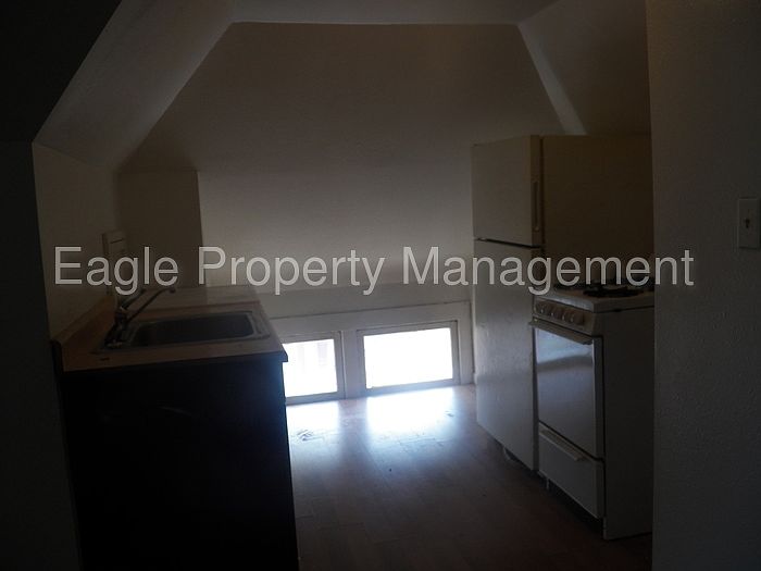2nd image of 1220 3rd Ave SE