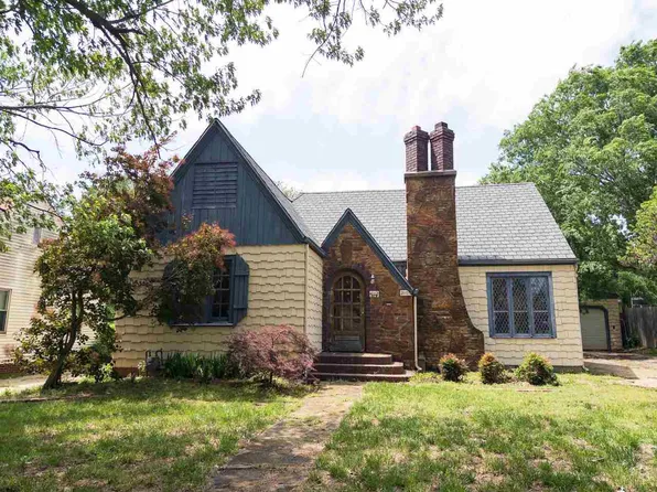 210 S 9th St, Ponca City, OK 74601