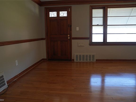 5th image of 18800 Waterbury Ave