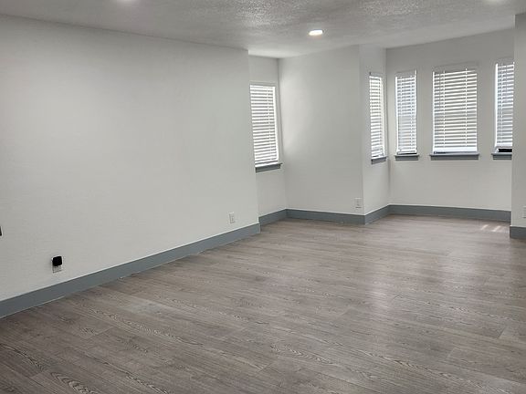 Living Room-Empty
