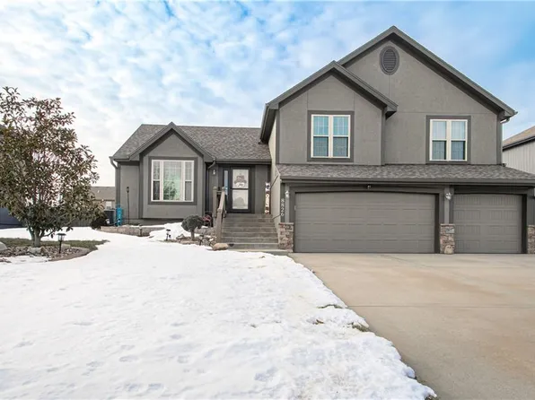 8826 N Mersington Ave, Kansas City, MO 64156