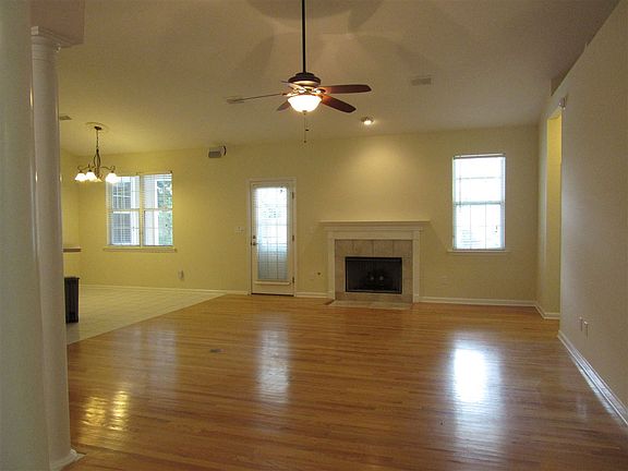 3rd image of 3412 Gardenview Way