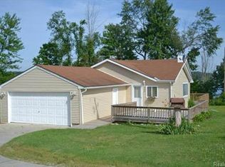 3708 Hilltop Dr, Lapeer, MI 48446