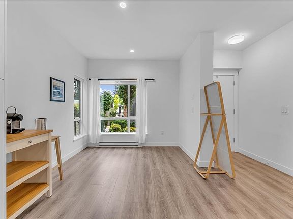 5th image of 609 Sydney Ave #113