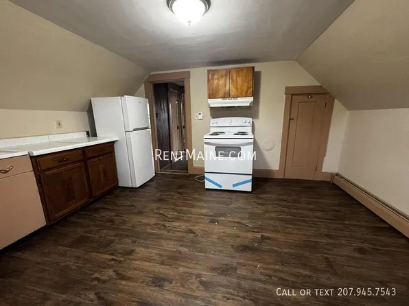 26 Waterville Rd APT 3, Skowhegan, ME 04976