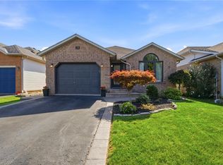 28 Colonial Cres, Grimsby, ON L3M 5H3