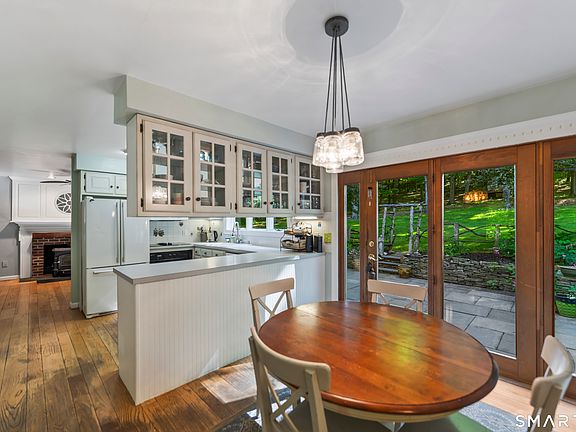 5th image of 18 Gelding Hill Road