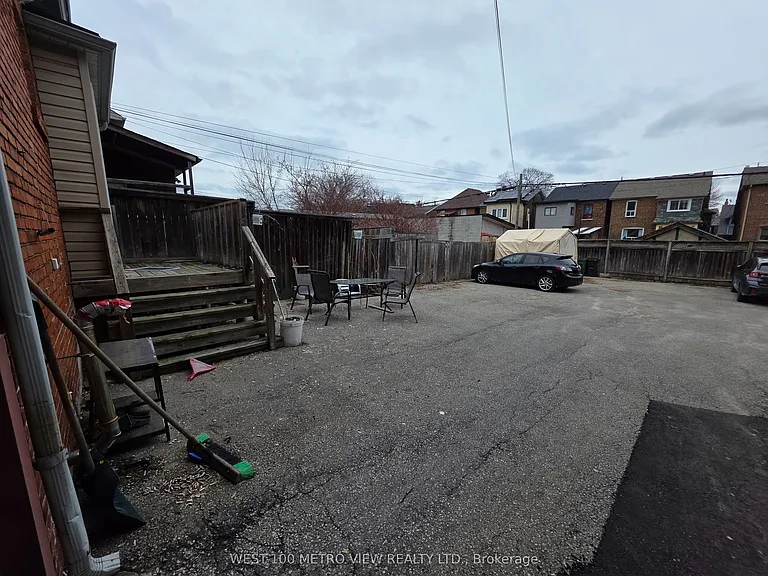 1733 Dufferin St — Photo 11