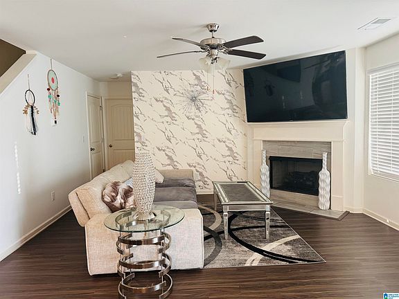 3rd image of 216 Belmont Way
