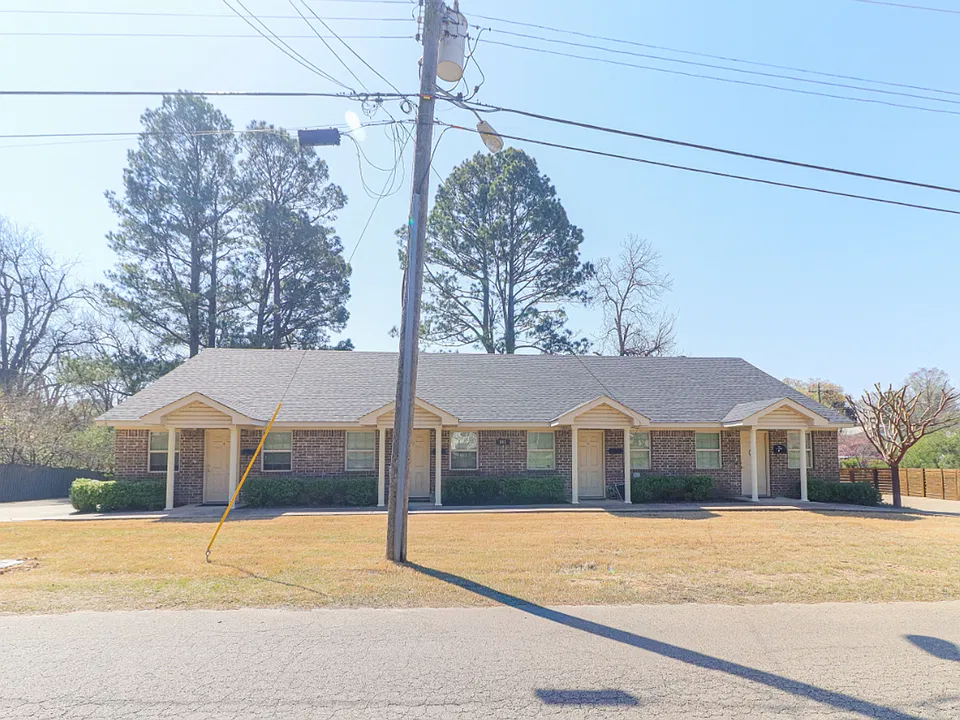 805 E Oak Ave #1