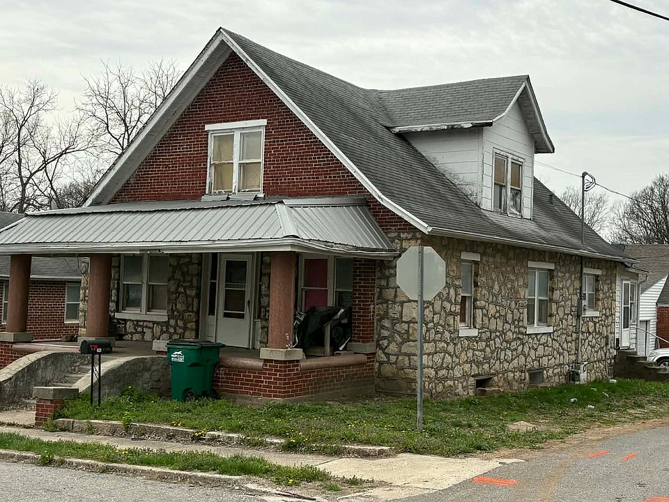 1st image of 200 S 15th St