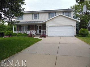 110 Shorewood Dr, Bloomington, IL