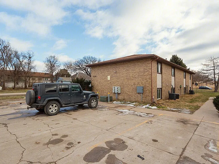 2501 N 43rd St — Photo 3