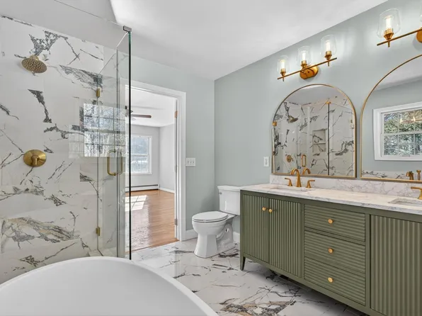 159 Pine St, Manchester, MA 01944