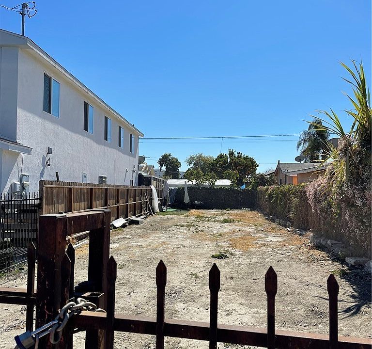 2422 E Piru St, Compton, CA 90222 MLS DW22229243 Zillow
