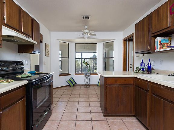5th image of 2219 Laramie Dr