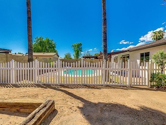 5th image of 2531 E Juanita Ave
