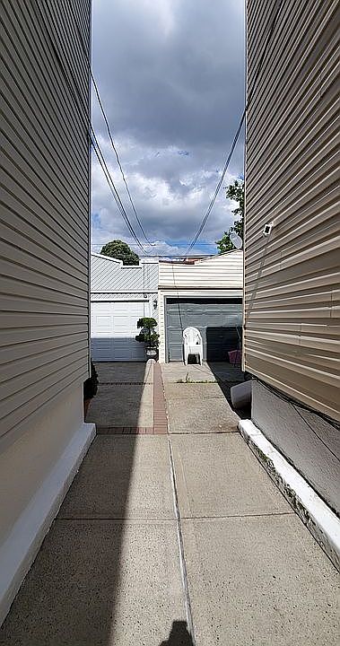 Building Photo 4