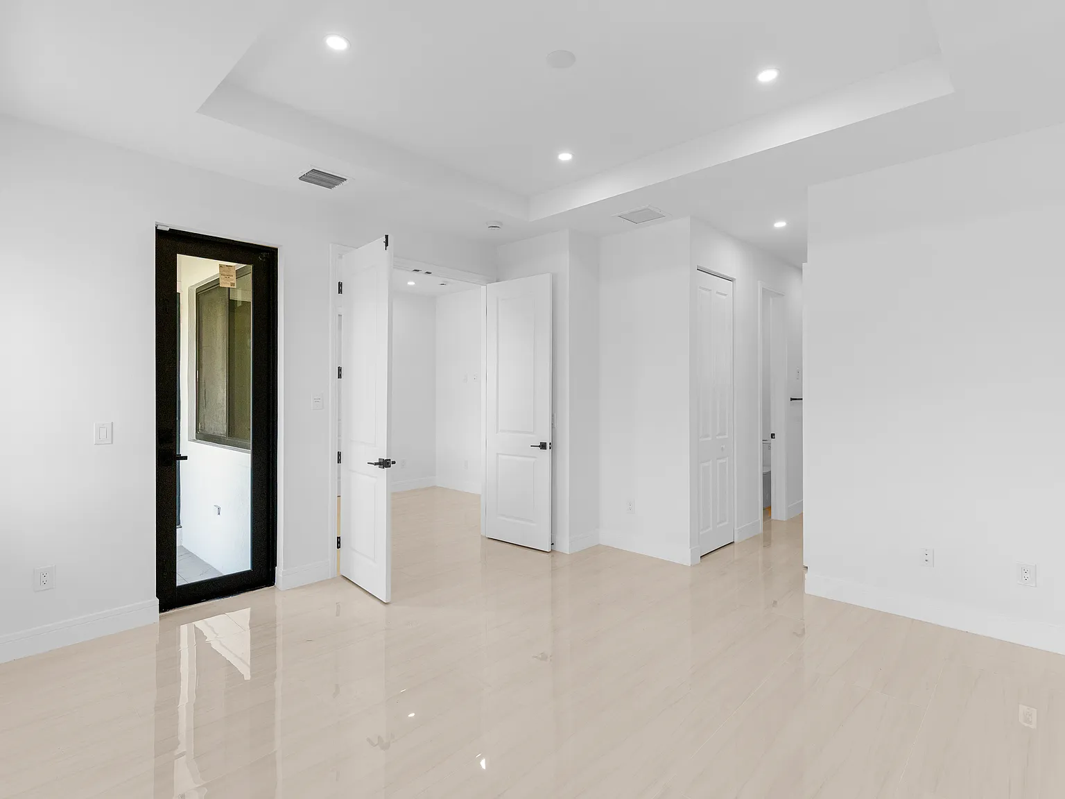 4 bed, 1811 sqft, $3,890 — Photo 3