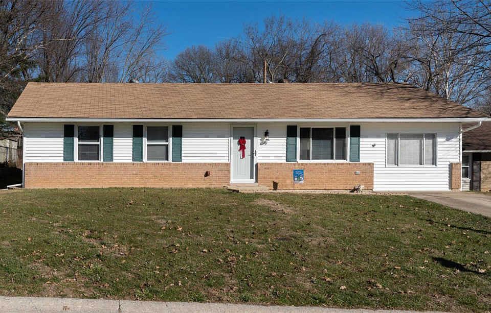 1st image of 9 Sherry Dr