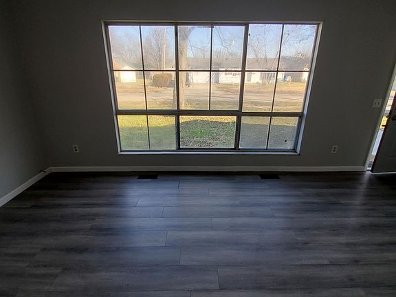3rd image of 85 Briarview Ln