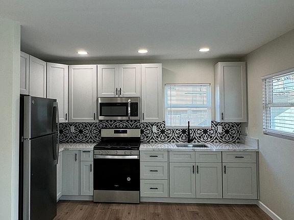 4th image of 3122 Grim Ave #A