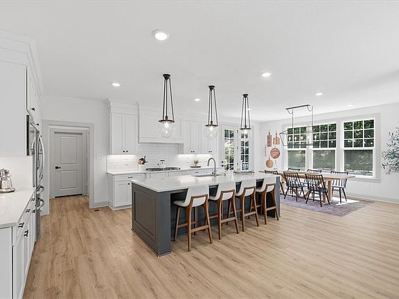 4th image of 127 Abigail Dr