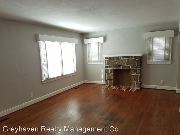 3rd image of 125 Kingwood Dr
