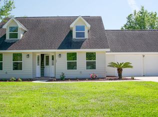 606 Sunset Dr, Bay Saint Louis, MS 39520