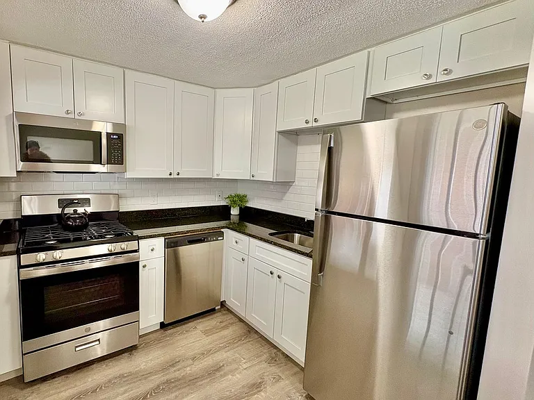Shawomet Gardens Apartments — Photo 10
