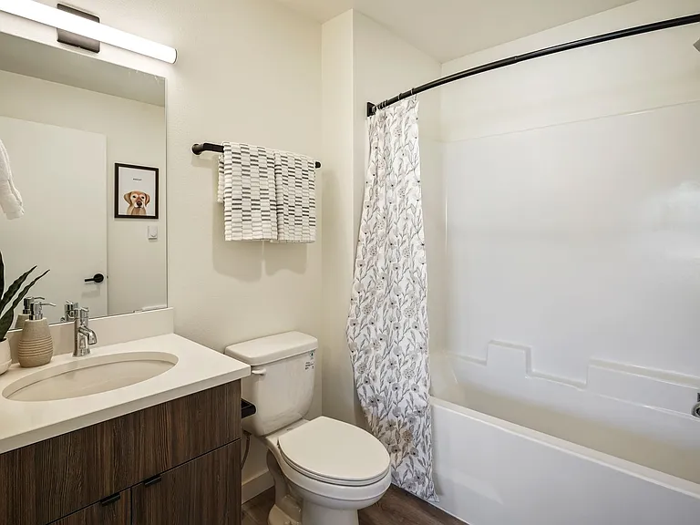 Edgewater Apartments — Photo 21