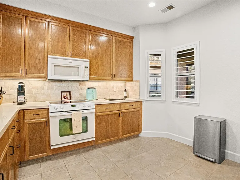 2585 Central Park Dr — Photo 12