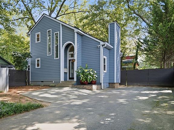 2nd image of 505 Oakdale Rd NE