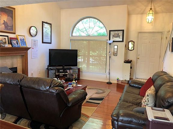 3rd image of 2227 Valley Creek East Ln E