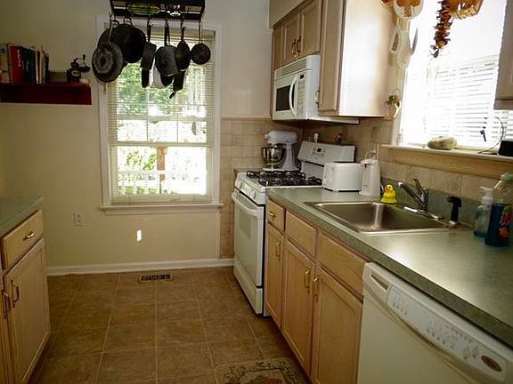 3rd image of 545 Holmes Ave