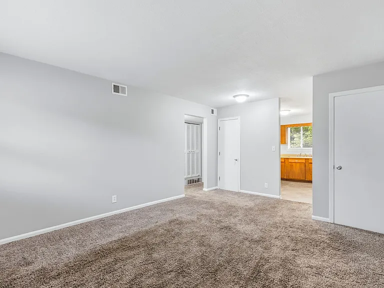 3811 Carpenter Dr — Photo 3