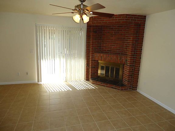 DINING/FAMILY ROOM