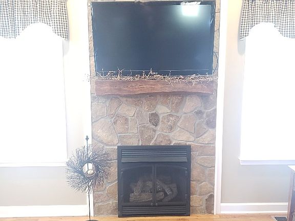 5th image of 142 Twin Forks Ln