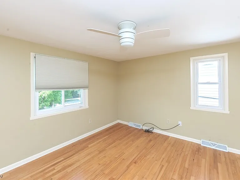23721 Greenlawn Ave — Photo 26