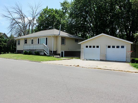 2nd image of 129 4th St NE