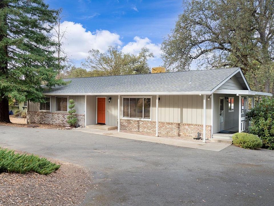 1st image of 561 Shady Oak Ln