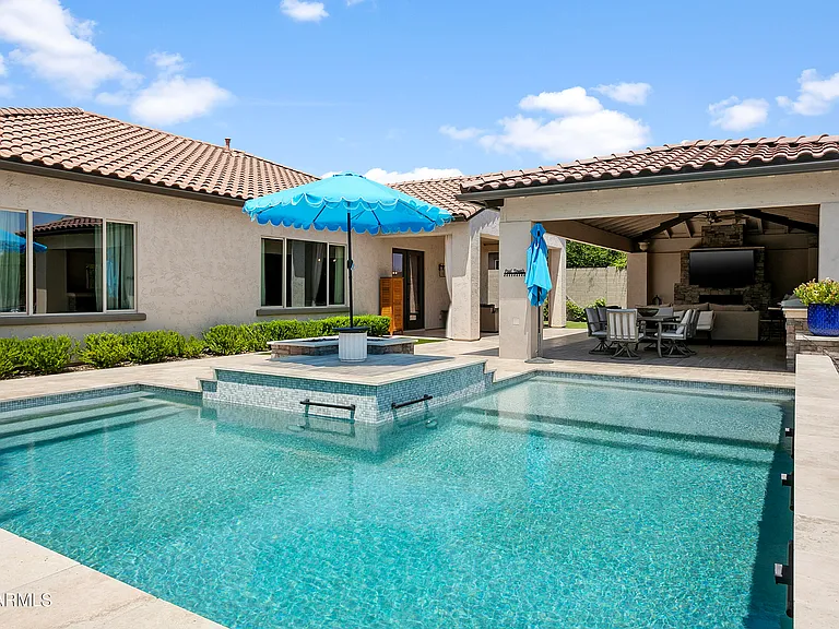 5803 E Parnell Dr — Photo 2
