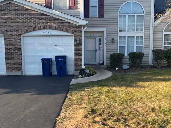 6742 E Wellsley Ct, Gurnee, IL 60031