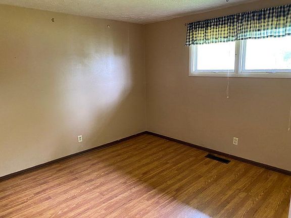 3rd image of 9144 Milford Dr