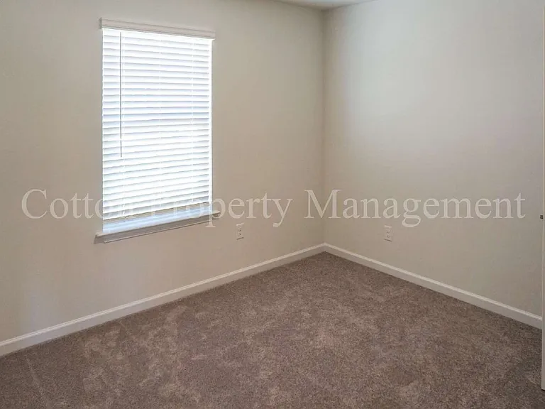 602 Draymore Dr NE — Photo 18