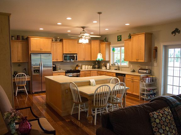 3rd image of 9551 Rogers Dr